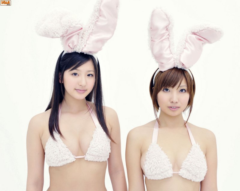 Красивые японки с кроличьими ушками